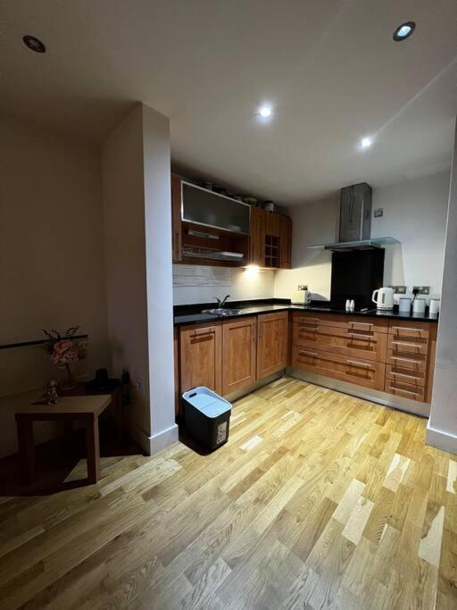 Leeds Clarence Dock 2 Bedroom Apt Eksteriør bilde