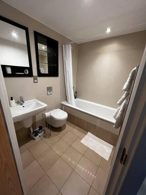 Leeds Clarence Dock 2 Bedroom Apt Eksteriør bilde